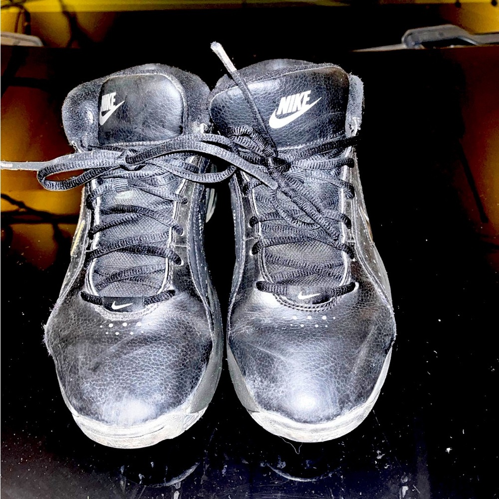 Women’s basketball shoes